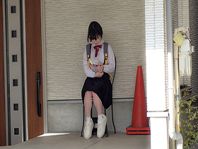 いつも塩対応の近所のメスガキの発情期により毎日１５回の射精強要 ～射精のドクドク感にハマったツンデレ炉利らんちゃん～　サンプル画像02